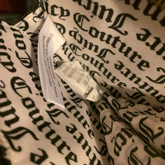 NWT Juicy Couture “Peek A Bow”Heart, Zip around Coin Wallet Wristlet - Picture 4 of 4